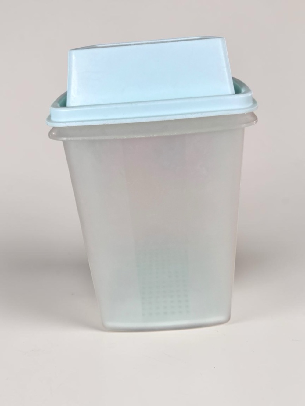 Vintage Tupperware Fridge Container Colander Insert Storage - Picture 4 of 6